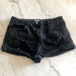 black frayed jean shorts